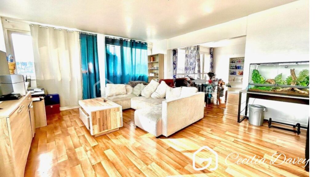*** Nouveauté : Idéal premier achat ou rentabilité attractive pour investisseur ! Appartement 4 pièces très lumineux avec balcons, situé au cœur d&rsquo;un secteur recherché de la ville de Sens*** – 4 pièces – 2 chambres – 97 m²
