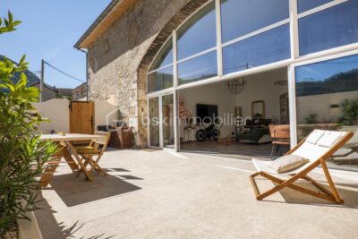 CORPS DE FERME DE 270 m² AVEC PISCINE – SAINT-PAUL-DE-VARCES – 7 pièces – 5 chambres – 270 m²