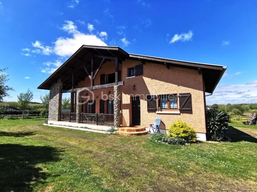 Grande maison familliale – propriété équestre – 6 pièces – 4 chambres – 128 m²