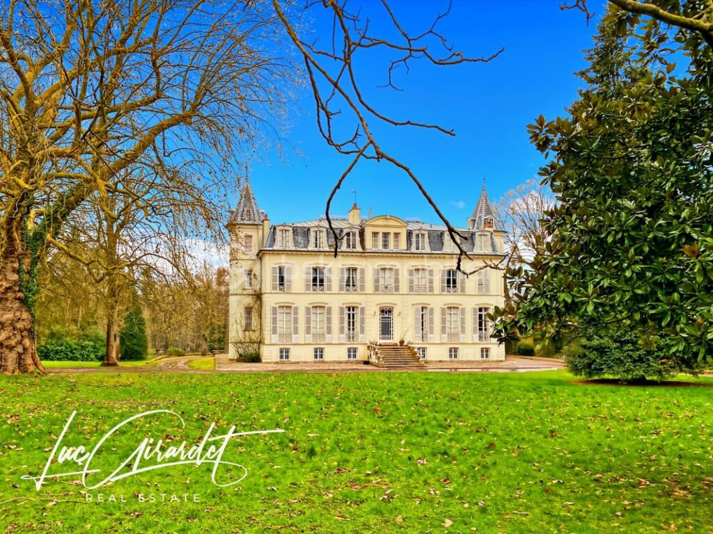Château d’exception époque Napoléon III à réinventer avec parc et dépendances (Proche de Coulommiers (77120) – 15 pièces – 12 chambres – 750 m²