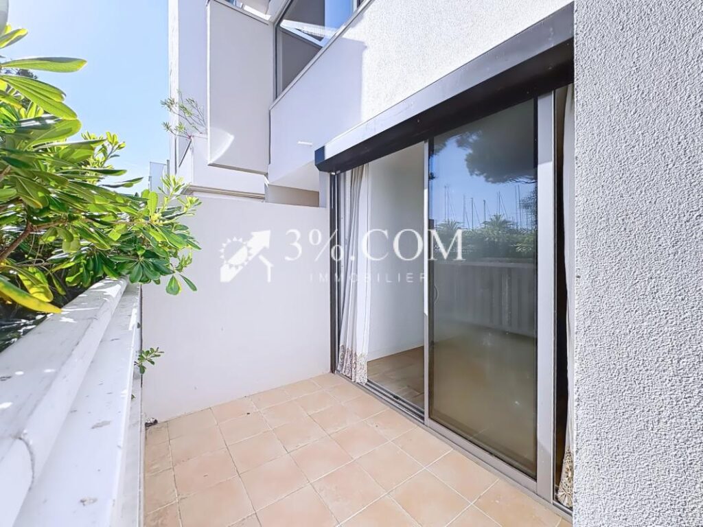 T2 rdc avec charmante terrasse, parking privé & local à vélo – 2 pièces – 1 chambre – 31 m²