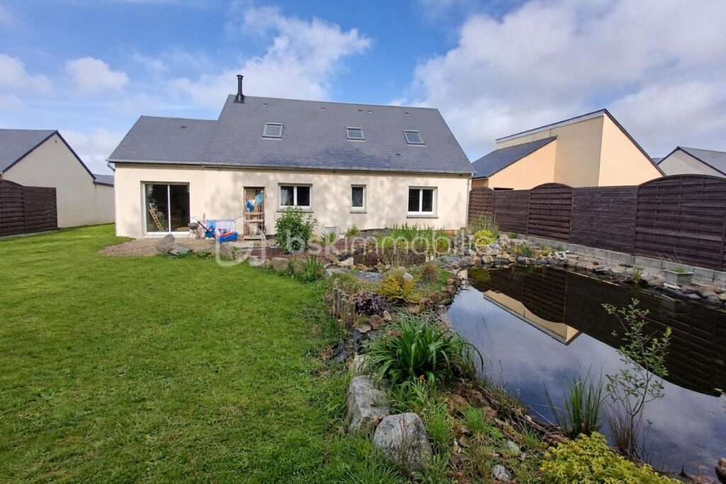 NOUVEAUTÉ sur la commune du VAL SAINT PERE ! – 6 pièces – 3 chambres – 121 m²