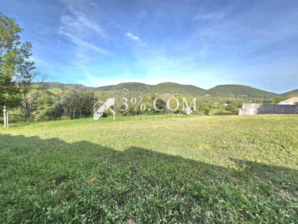 Terrain de 1148 m2 non viabilisé -plein sud et vue dégagée – NR pièces – NR chambres – 1148 m²