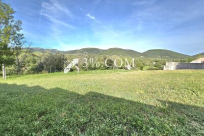 Terrain de 1148 m2 non viabilisé -plein sud et vue dégagée – NR pièces – NR chambres – 1148 m²