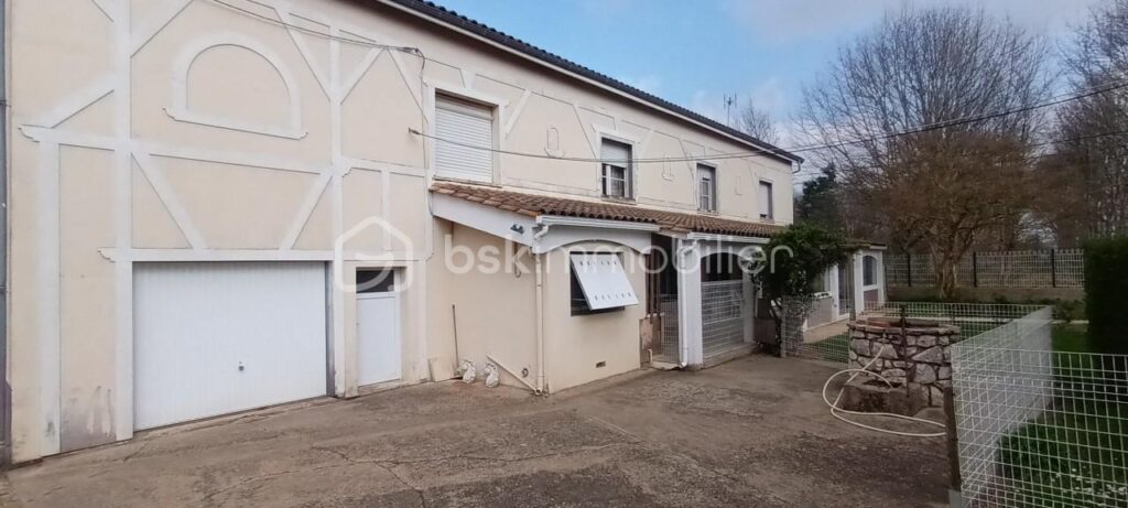 Maison familiale – 11 pièces – 8 chambres – 231 m²