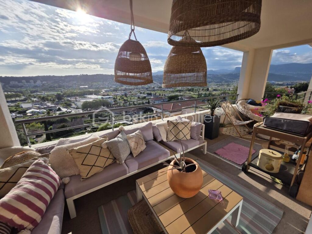 Nice – Corniche Fleurie | 3 pièces 66 m² | Terrasse 16 m² | Vue panoramique | Garage | Piscine – 3 pièces – 2 chambres – 66 m²
