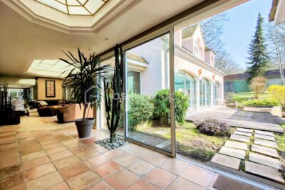 Au calme, grande maison familiale 6 ch av jardin clos arboré, terrasse et piscine couverte – 15 pièces – 6 chambres – 390 m²
