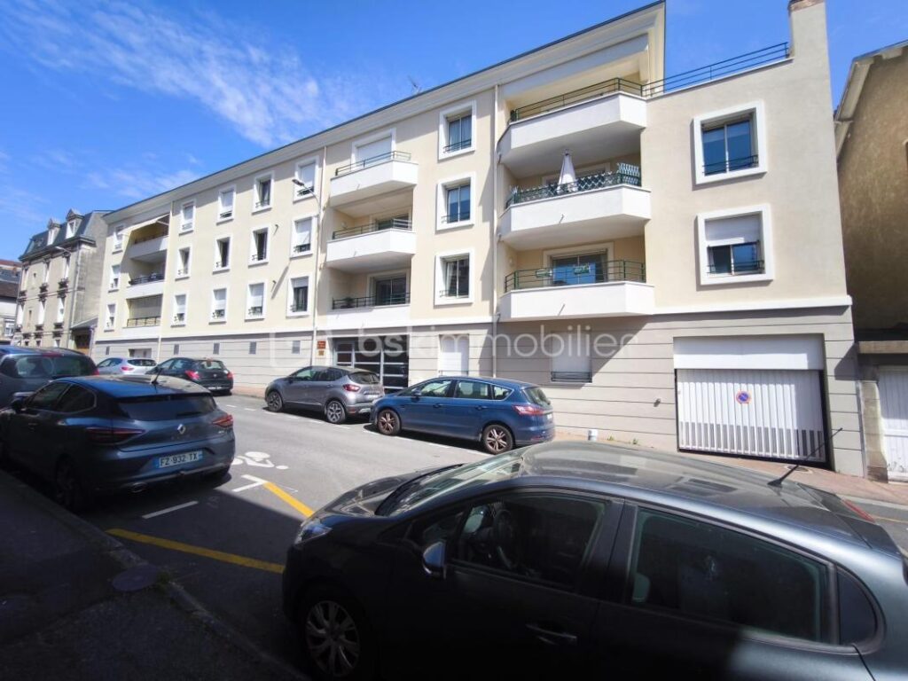 Duplex avec grand balcon et vue dégagée sur Limoges – Investissement locatif – 3 pièces – 2 chambres – 80 m²