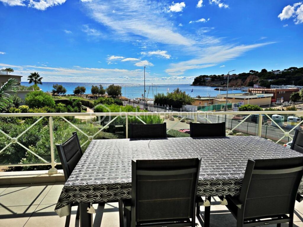 A saisir, Appartement front de mer T3 – 95m², terrasse 30m², parking + cave, dans résidence de haut standing, secteur prisé du Rouet – – 4 pièces – 2 chambres – 95 m²