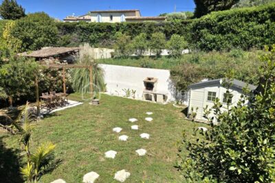 A Villeneuve-Loubet – Appartement 3 pièces atypique avec jardin de 200 m² et aperçu mer – 3 pièces – 2 chambres – 63 m²