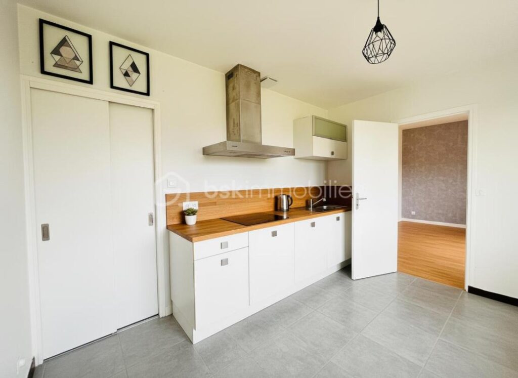 Maison 5 chambres, vie de plain-pied, sous-sol complet – 6 pièces – 5 chambres – 115 m²