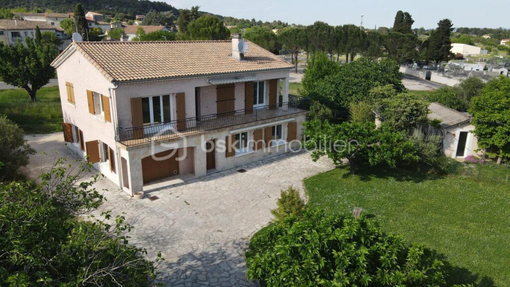 Villa double habitation sur 1810 m² avec vue – 7 pièces – 5 chambres – 168 m²