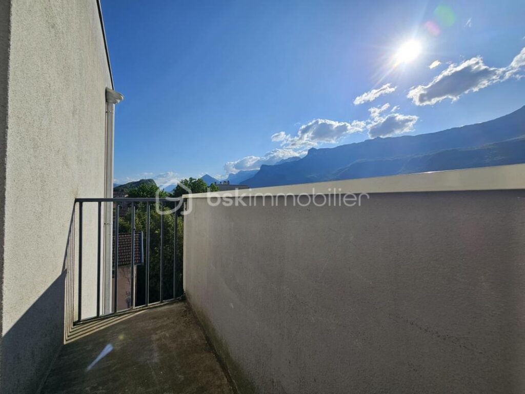 T3 lumineux en dernier étage avec balcons et vue dégagée – 3 pièces – 2 chambres – 57 m²