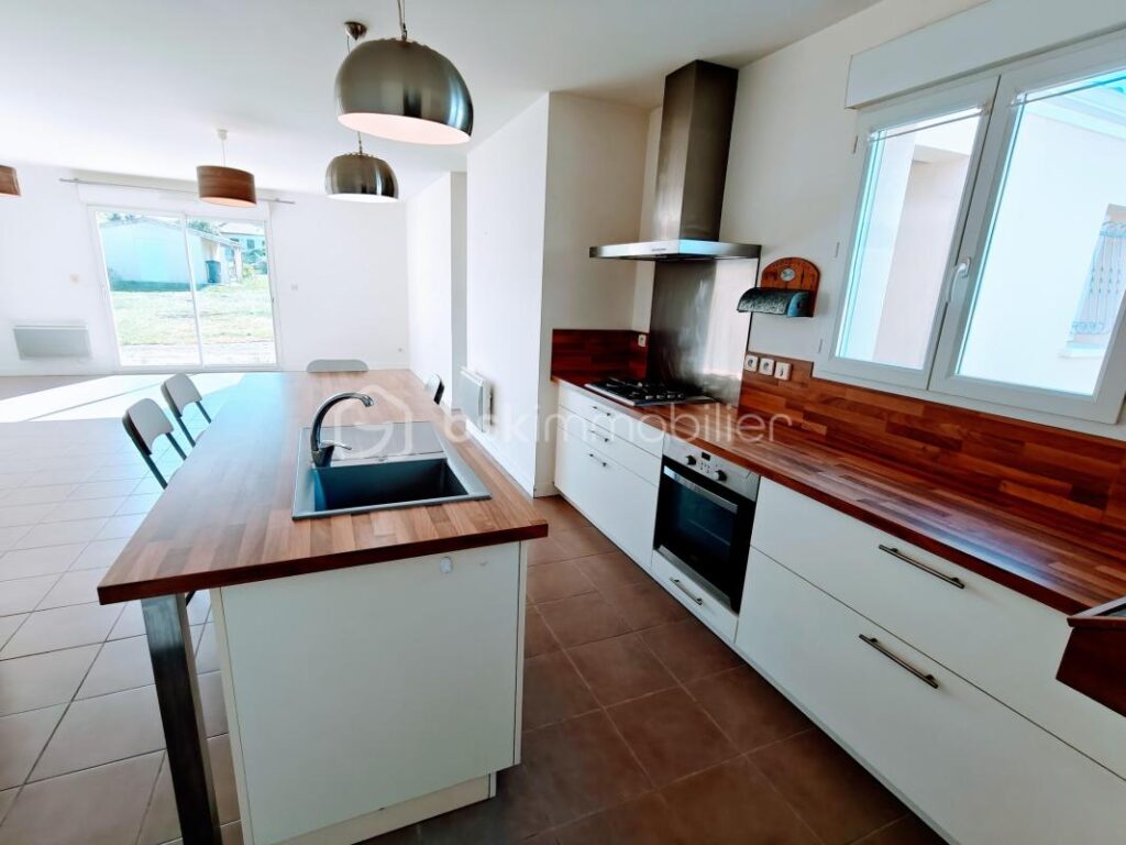 Pavillon plain-pied 3 chambres de 93m², garage, terrain 719m² – 4 pièces – 3 chambres – 92 m²