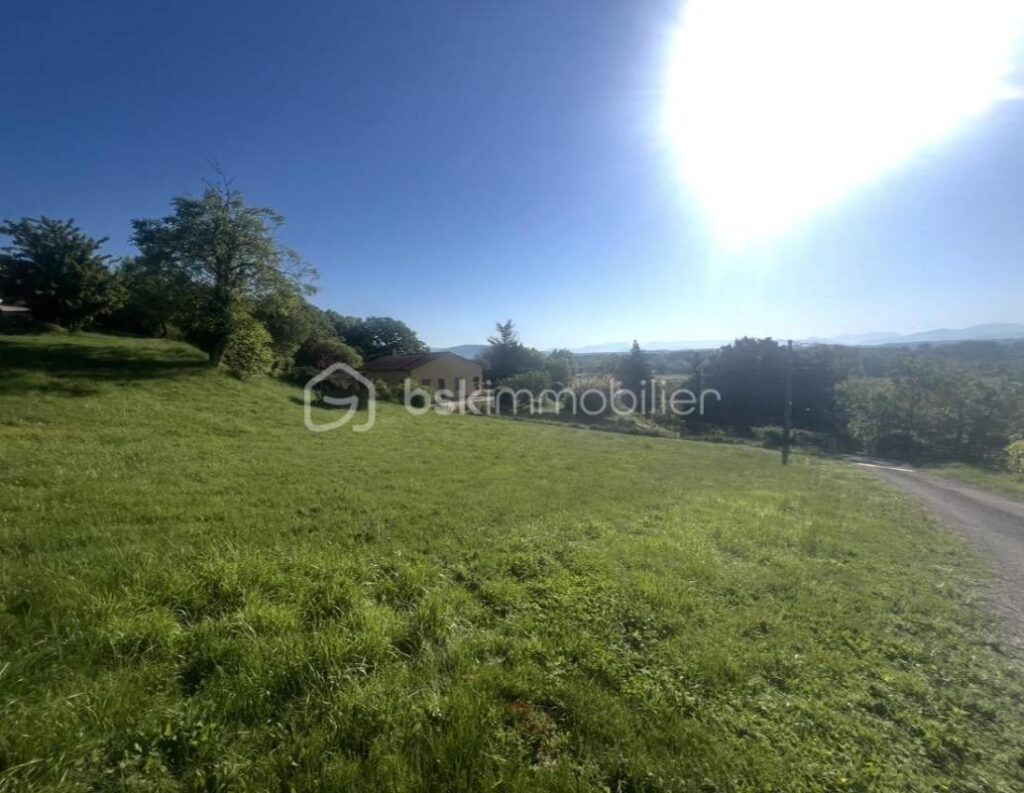 Terrain constructible Rochemaure (07) – NR pièces – NR chambres – 842 m²
