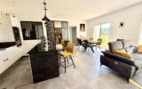 À VENDRE VILLA MODERNE 89M2 – 3 CHAMBRES + GARAGE – SUR 750 M2 DE TERRAIN À GRÉOUX LES BAINS – 4 pièces – 3 chambres – 88 m²