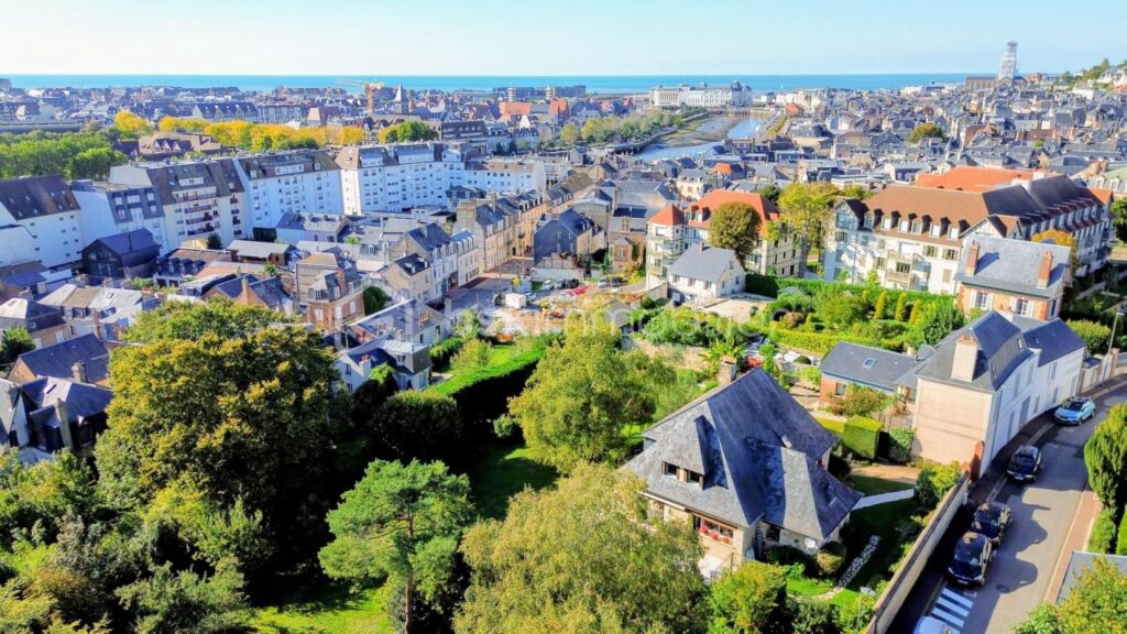 Plein centre, maison familiale av 5 ch sous-sol et jardin clos arboré ! – 8 pièces – 4 chambres – 180 m²