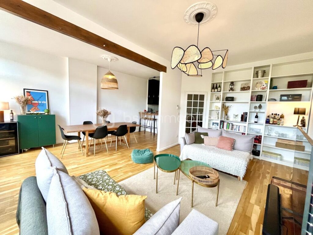 Appartement de charme rénové avec balcon – vue exceptionnelle Porte des Allemands – 4 pièces – 2 chambres – 79 m²