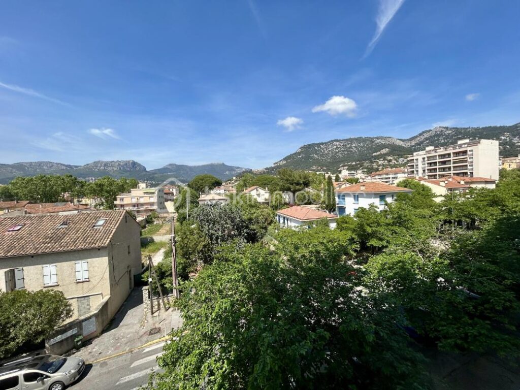 À vendre – Appartement 3 pièces avec balcons – Toulon secteur Saint Roch – 3 pièces – 2 chambres – 51 m²