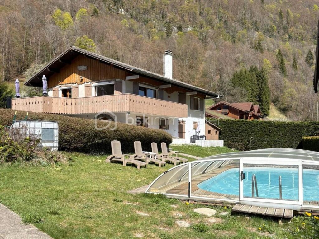 Invitation à l&rsquo;art de vivre au sein d&rsquo;un domaine entre ciel et montagnes ! – 7 pièces – 5 chambres – 134 m²