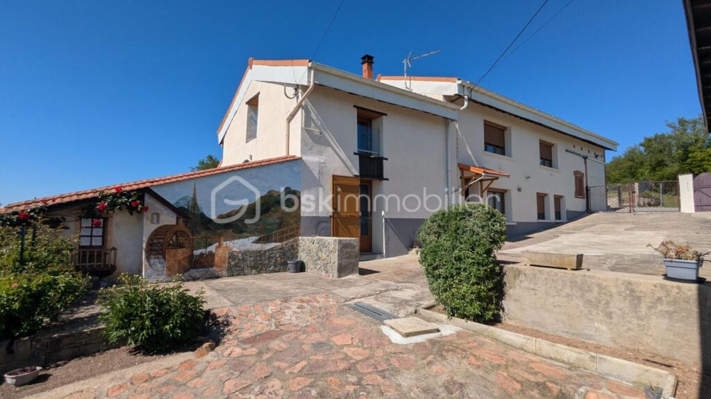 FERME RENOVEE AVEC 1Ha – 4 pièces – 3 chambres – 150 m²