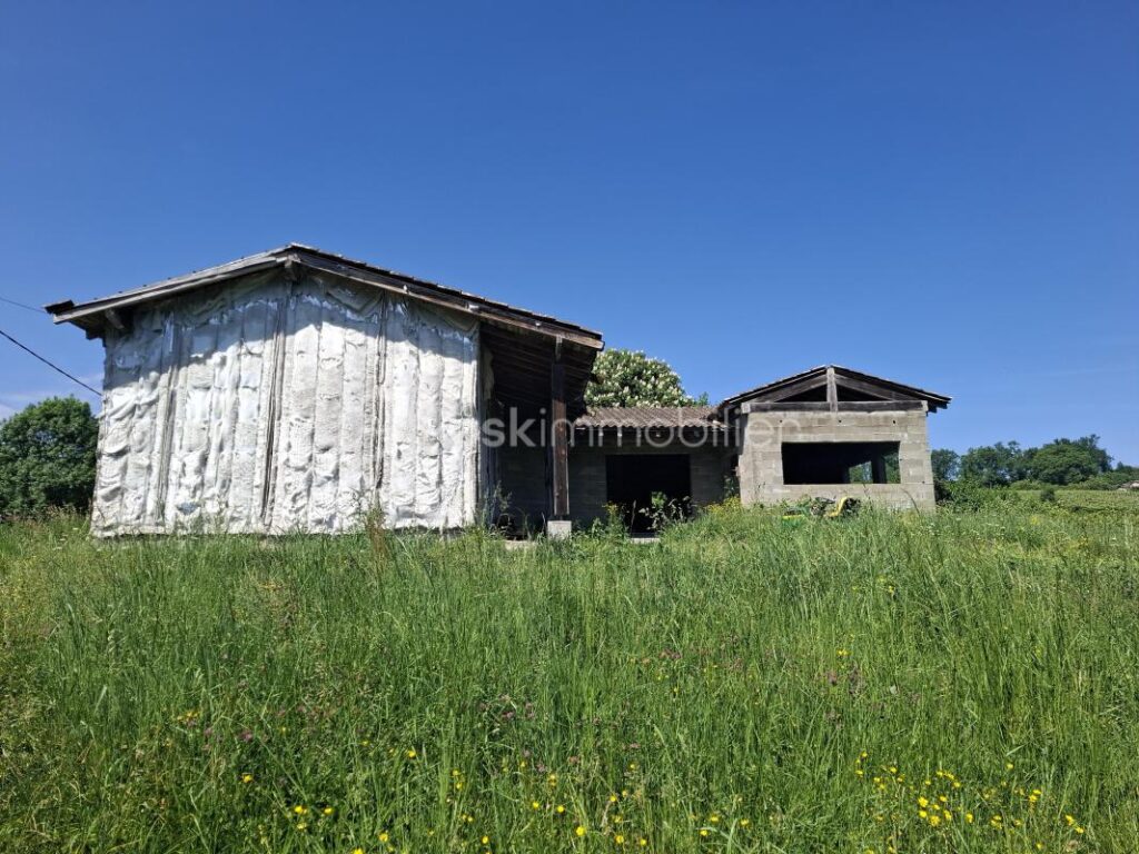 Maison à terminer de 160 m² – Vue campagne – Pessac-sur-Dordogne (33890) – 1 pièce – 4 chambres – 160 m²