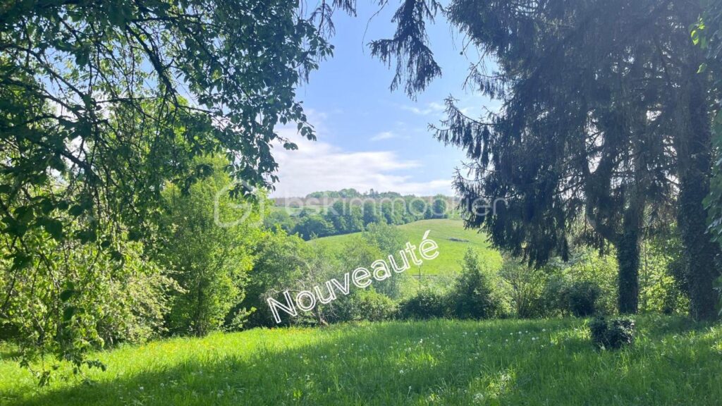 Terrain avec vue sur la campagne – Cadre verdoyant et préservé – NR pièces – NR chambres – 1587 m²