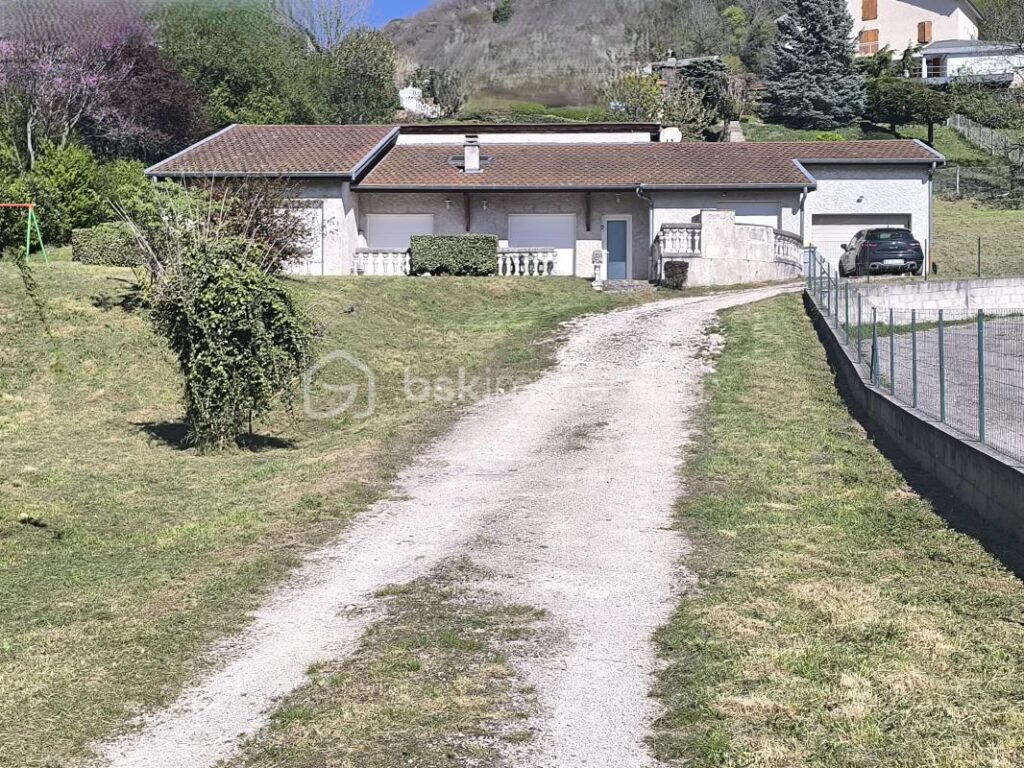 Exclusivité ! Bien rare à 5 min de Voiron – Maison familiale 151 m² + grand terrain – 6 pièces – 4 chambres – 151 m²
