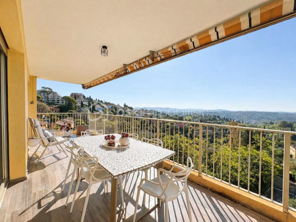 Vous recherchez un cadre de vie exceptionnel ? Ne cherchez plus… cette pépite se trouve à Grasse – 4 pièces – 3 chambres – 91 m²
