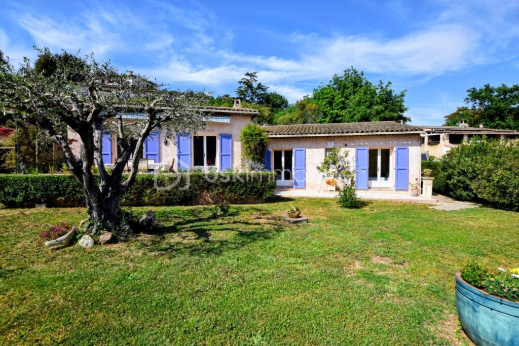 Superbe villa de 148 m2 sur une terrain de 2400 m2 – 5 pièces – 4 chambres – 148 m²