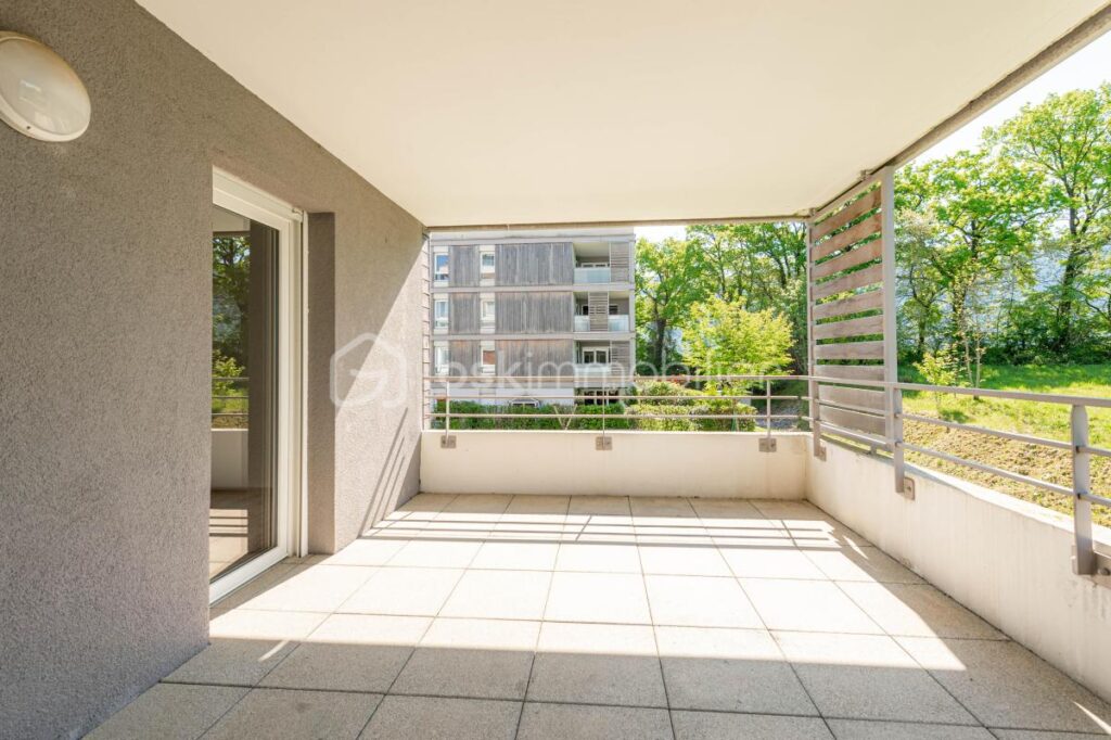Joli T3 en étage avec terrasse couverte et vue dégagée / Stationnement privatif en sous-sol – 3 pièces – 2 chambres – 64 m²