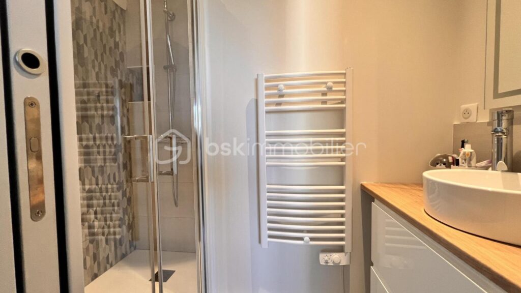 4 PIECES D’EXCEPTION – Proche métro Cuire – 4 pièces – 3 chambres – 96 m²