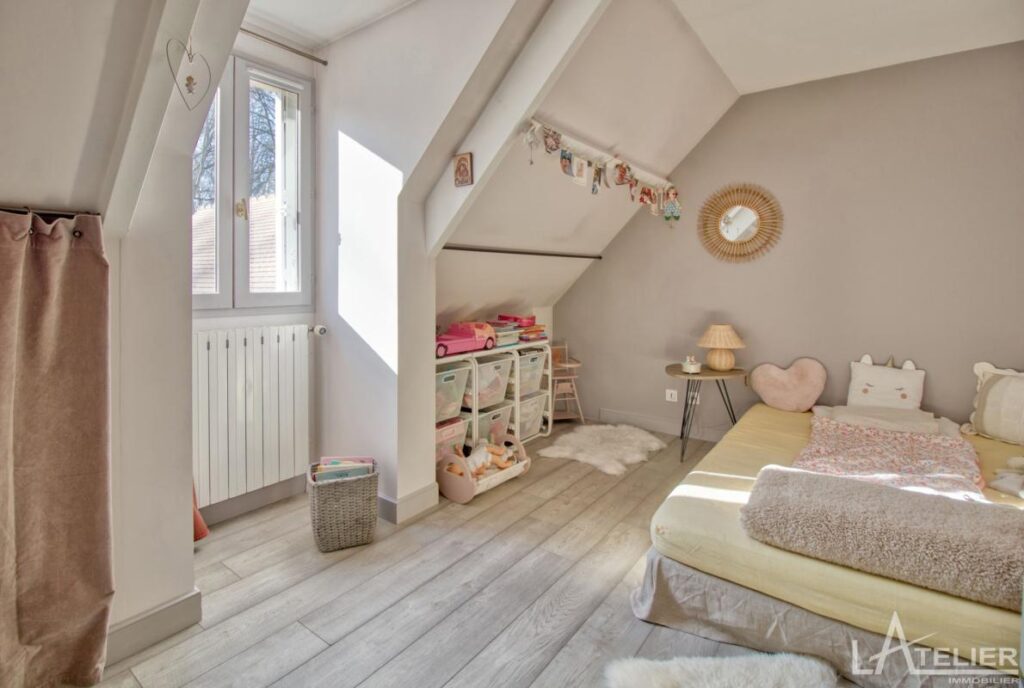 Maison familiale en lisière de forêt – 200m² de calme absolu – 7 pièces – 4 chambres – 211 m²