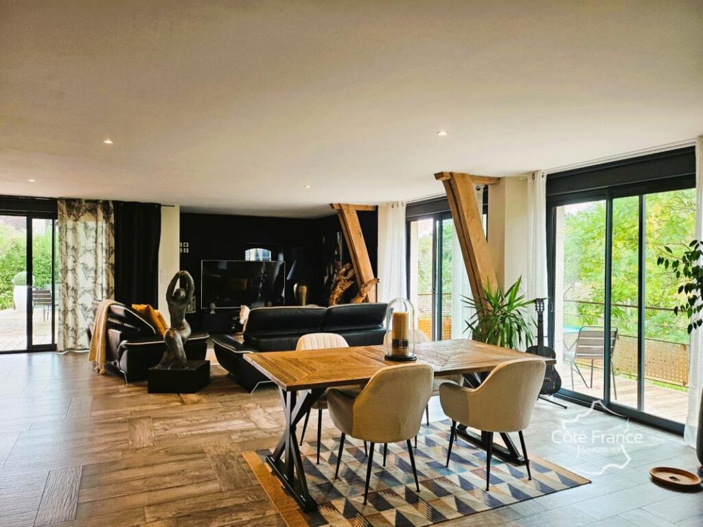 Domaine de prestige: 5 hectares avec maison rénovée, chambre – 12 pièces – 6 chambres – 394 m²