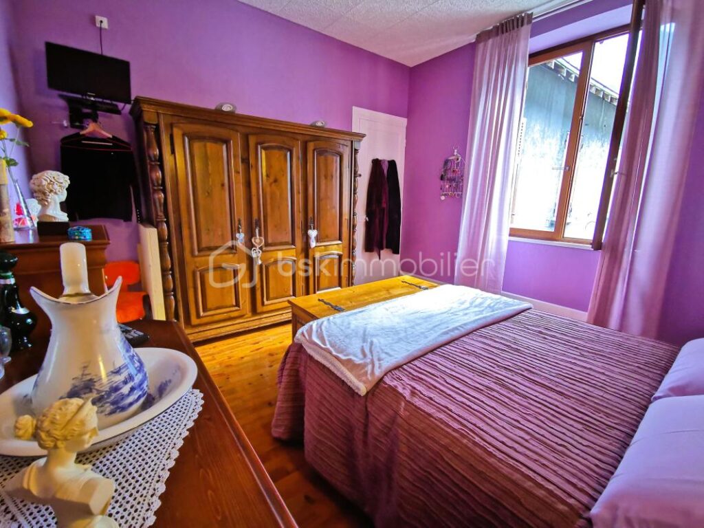 LIVET ET GAVET 38220- Charmante maison familiale de 109m² 3 chambres, bureau, jardin à la vue dégagée – 6 pièces – 3 chambres – 109 m²