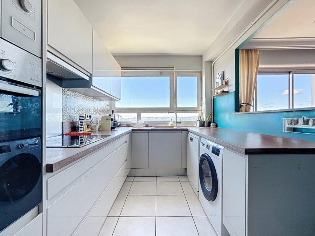 T4/5 Pointe Rouge VUE MER EXCEPTIONNELLE avec GrandeTerrasse – 6 pièces – 3 chambres – 155 m²