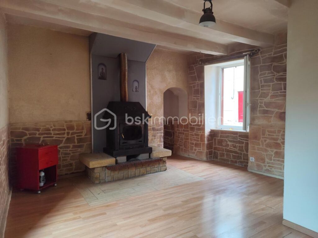 🏡 Maison de village 120 m² – Atypique & pleine de charme – Jardin intimiste 🌿 – 6 pièces – 3 chambres – 120 m²