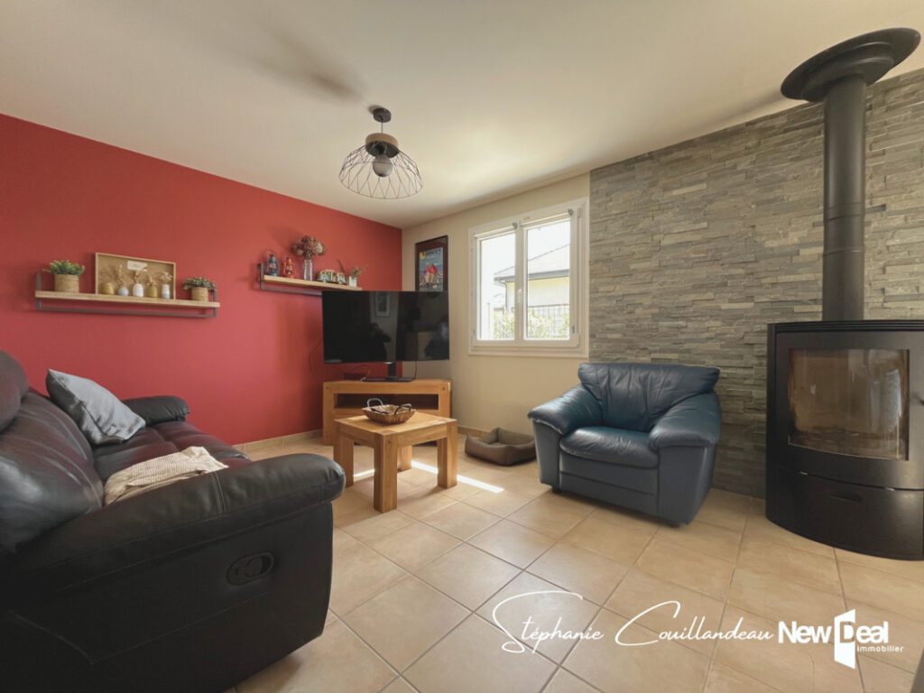 Jolie maison en parfait état avec grand terrain, piscine et belle vue lac à Grésy sur Aix – 5 pièces – 4 chambres – 119 m²