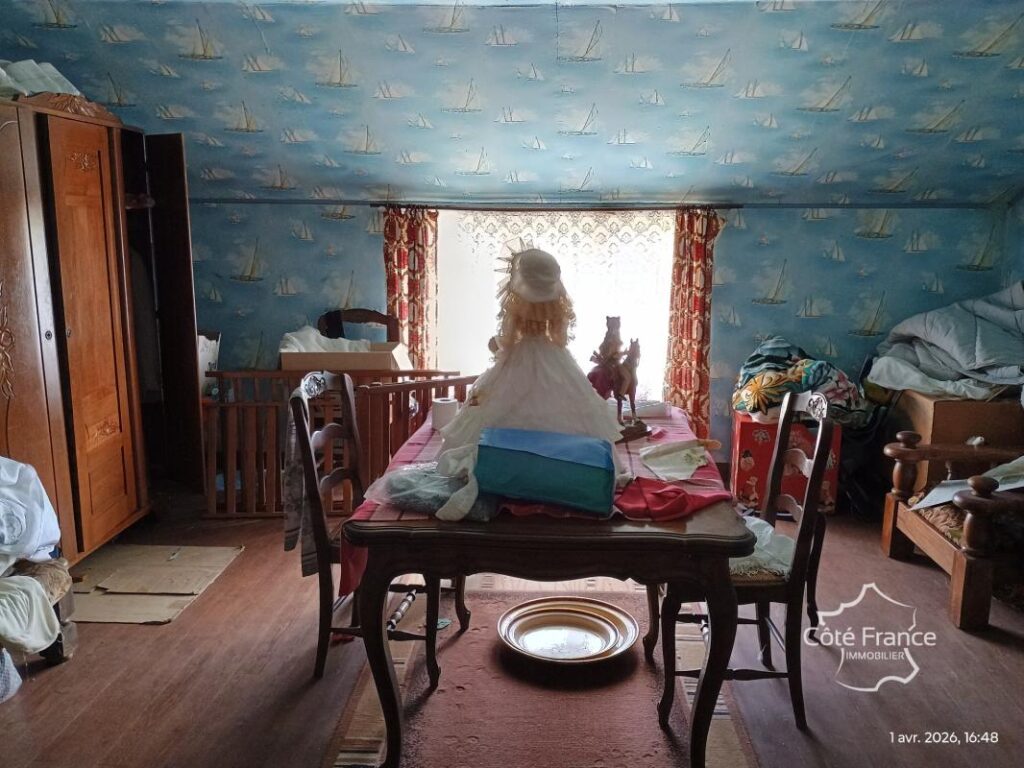 NORD – Noyelles-Sur-Sambre – Maison mitoyenne à rénover – 6 pièces – 3 chambres – 157 m²