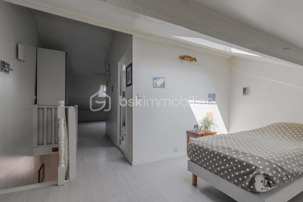 Charmant T3 traversant en duplex au sein d’une petite copropriété à MONTCHAT Lyon 3 – 3 pièces – 2 chambres – 63 m²