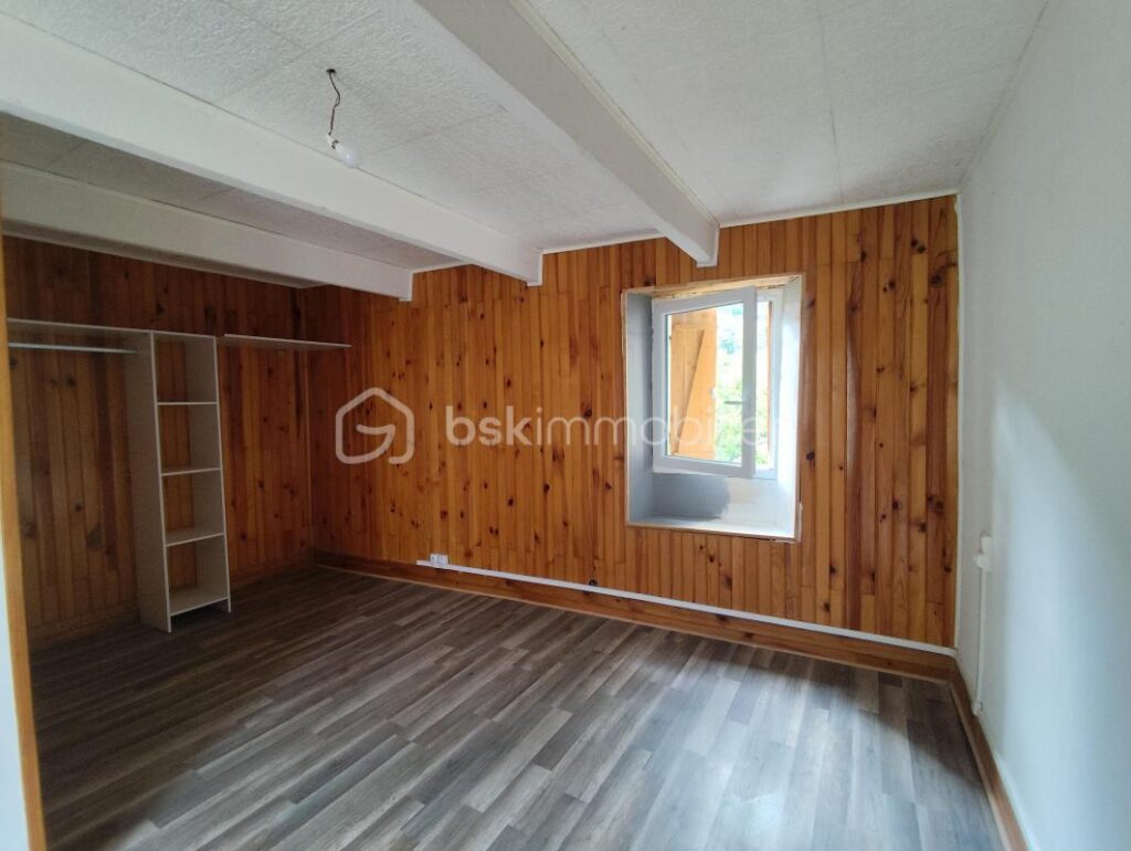 🏡 Maison de village 120 m² – Atypique & pleine de charme – Jardin intimiste 🌿 – 5 pièces – 3 chambres – 120 m²