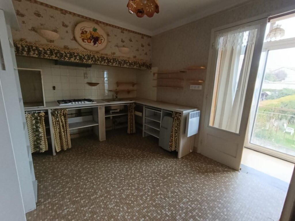 PROCHE TOUTES COMMODITES, BEL ENVIRONNEMENT – 5 pièces – 4 chambres – 186 m²