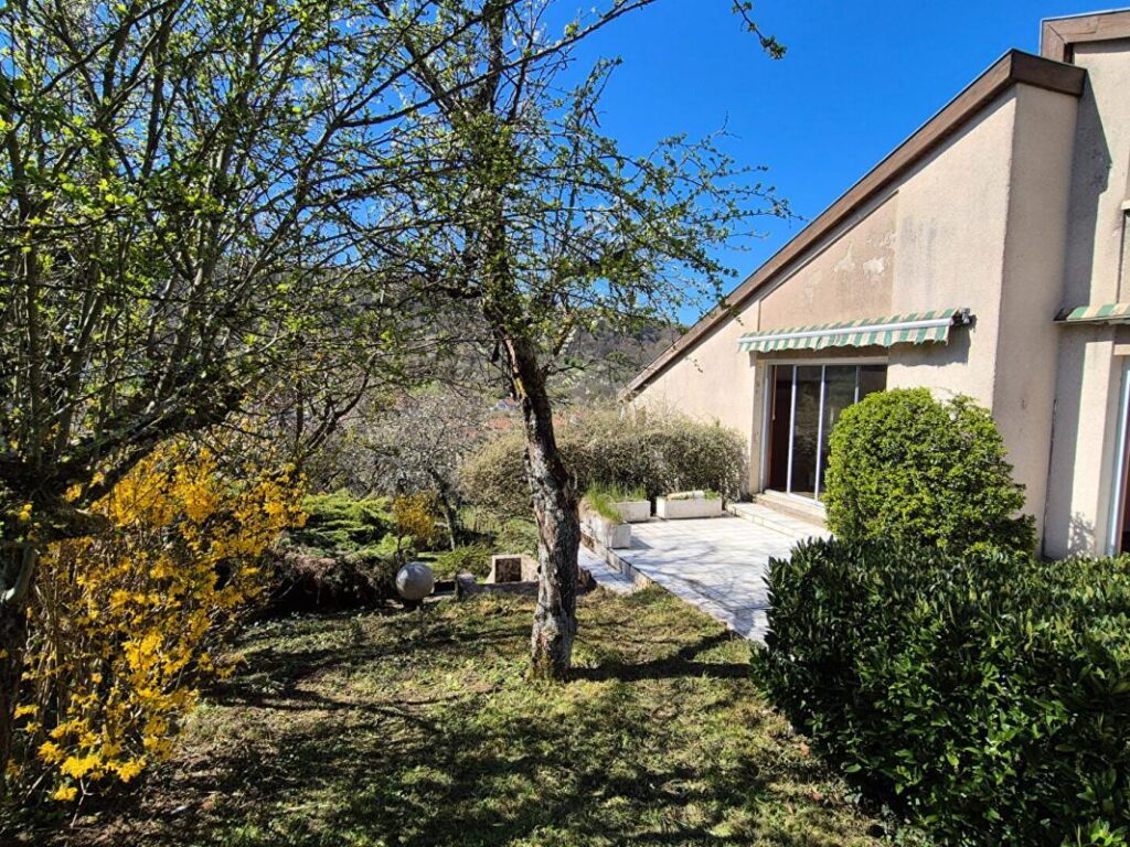 Maison d&rsquo;architecte Echenoz La Meline 5 pièce(s) 138 m2 – 5 pièces – 3 chambres – 138 m²