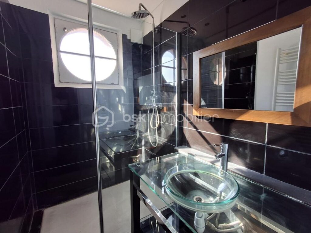 ***APPARTEMENT TYPE LOFT 2 CHAMBRES & CAVE PRES DU CENTRE VILLE DE DIEPPE*** – 3 pièces – 2 chambres – 66 m²