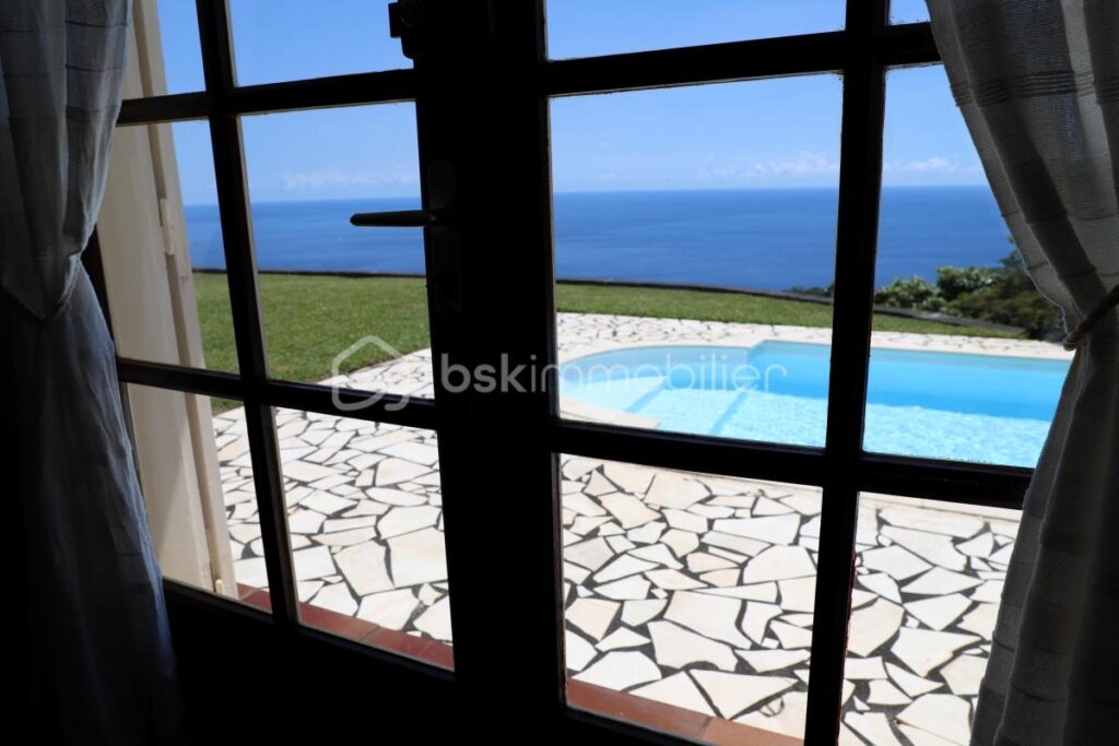 ✨ Villa d’exception avec vue mer – La Montagne (97417) – 7 pièces – 5 chambres – 350 m²