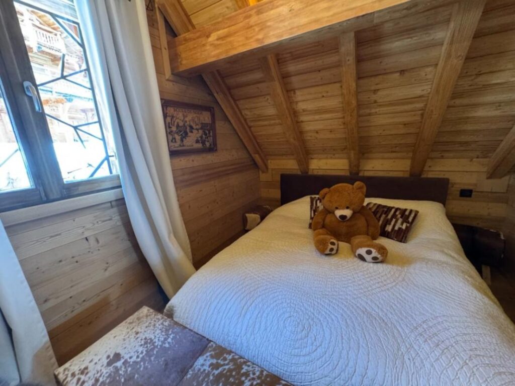 à vendre CHALET DE PRESTIGE — Auron, Station des Alpes-Maritimes 176 m² — 4 chambres — Vue imprenable sur le domaine skiable – 6 pièces – 4 chambres – 176 m²