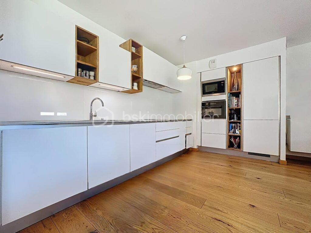 📍 T3 lumineux avec terrasse – 67,5 m² – Presqu’île de Grenoble (2015) 10 rue Capitaine Lanvin Lespiau – 3 pièces – 2 chambres – 67 m²