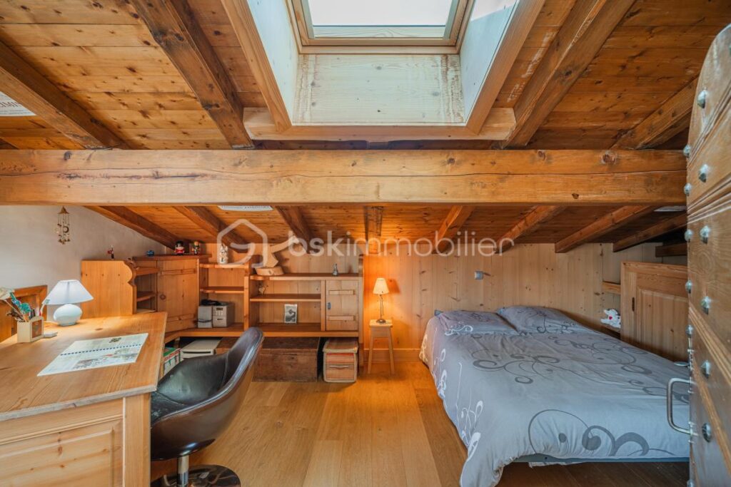 MEGEVE- CHALET FAMILIAL AU COEUR D’UN HAMEAU HISTORIQUE – 12 pièces – 7 chambres – 243 m²