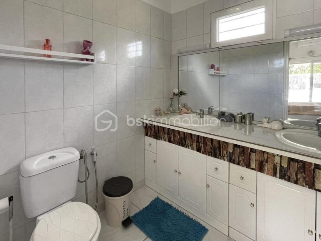 97310 – KOUROU – PROPRIÉTÉ D’EXCEPTION SUR 2,6 HECTARES – MAISON 5 PIÈCES – PISCINE – SUITE PARENTALE – 3 CHAMBRES DE 21 m² AVEC SALLE D’EAU & WC – TERRAIN VIABILISÉ – ZONE AGRICOLE – IDÉAL PROJET AUTONOME, VIVRIER OU ÉCOLOGIQUE – 5 pièces – 4 chambres – 250 m²