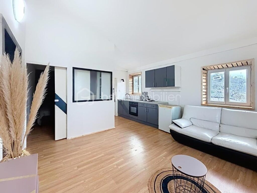 VILLA 155M² AVEC PISCINE – APPARTEMENT INDEPENDANT 35M² – 7 pièces – 5 chambres – 190 m²